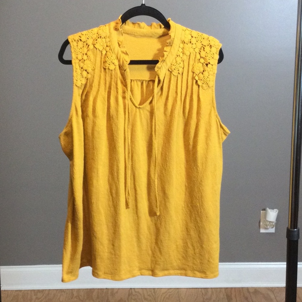 XL Time and Tru Women's Yellow Boho Crochet Yoke Tie-Neck Sleeveless Top